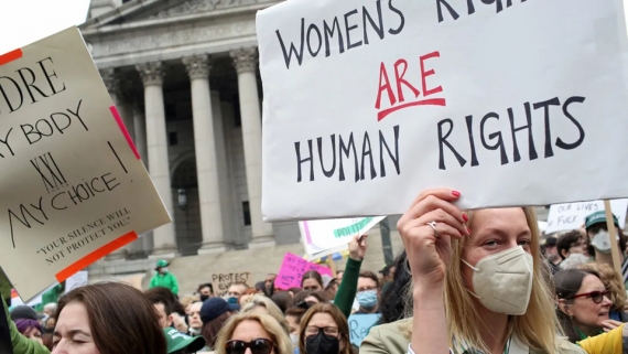 Etats-Unis : la Cour Suprême révoque le droit à l'avortement au niveau fédéral