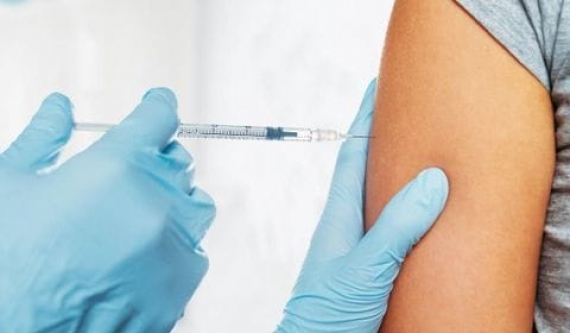 Covid : les avantages et les inconvénients des premiers vaccins