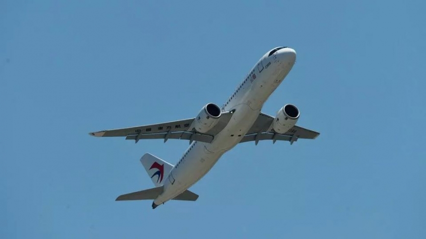 Le C919 chinois, concurrent de l&#039;Airbus A320, réussit son premier vol commercial