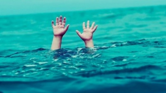 وفاة طفلين شقيقين غرقا بشاطئ غار الملح