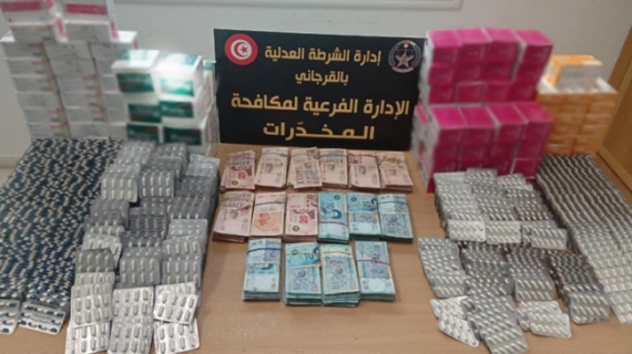 سوسة: الاحتفاظ بصيدلي وجزائريين حاولوا تهريب آلاف الأقراص المخدرة