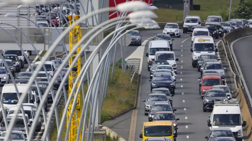 Bruxelles propose d&#039;interdire les voitures diesel et à essence dès 2035